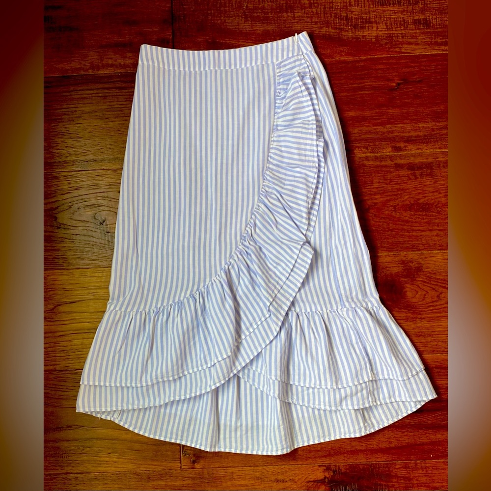 Gap. Size 2. Ruffle Midi Skirt. Blue and White